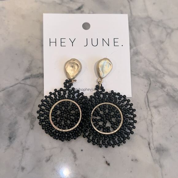 🔥🔥FIRE SALE 🔥🔥 NEW lightweight beaded hanging earrings price per pair - Picture 4 of 5